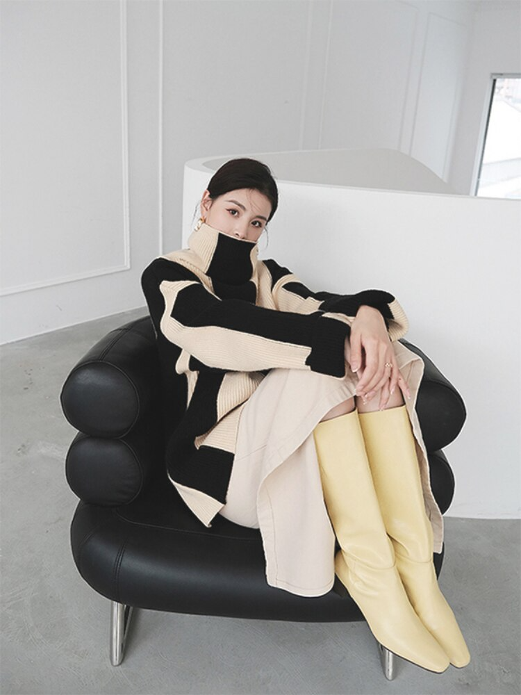 Amanda | Oversized Trui met Hoge Kraag en Blokkleuren