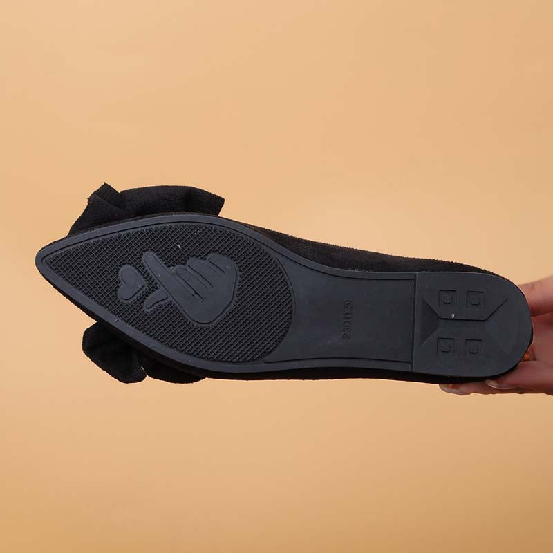 Saar | Spitse Instappers – Strikdetail voor een Vrouwelijke Touch