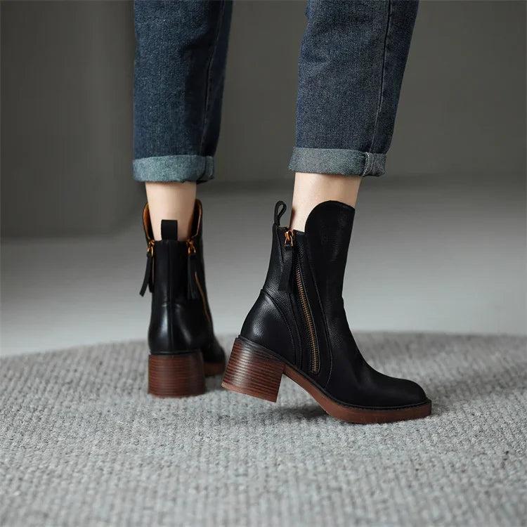 Lyona | Stijlvolle zwarte enkellaarsjes met hak - perfect voor herfst en winter