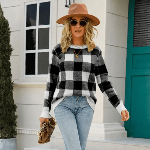 lucia-comer-karierter-pullover-mit-karomuster-newberlin-mode-57890075541830.png